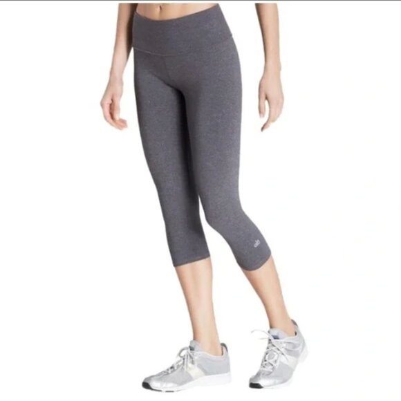 Alo Yoga Airbrush Capri Leggings Heather Gray M - Picture 1 of 11